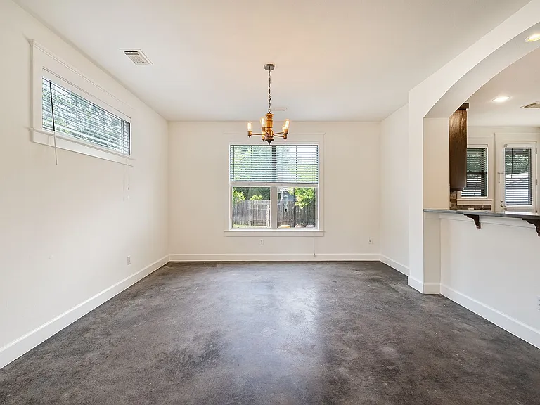 5608 Grover Ave — Photo 7