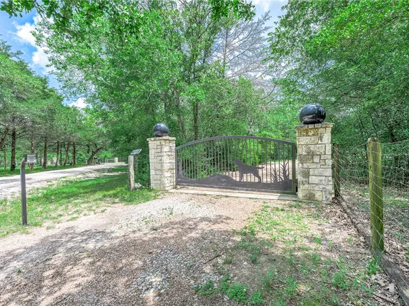4992 Whispering Oaks Dr, College Station, TX 77845