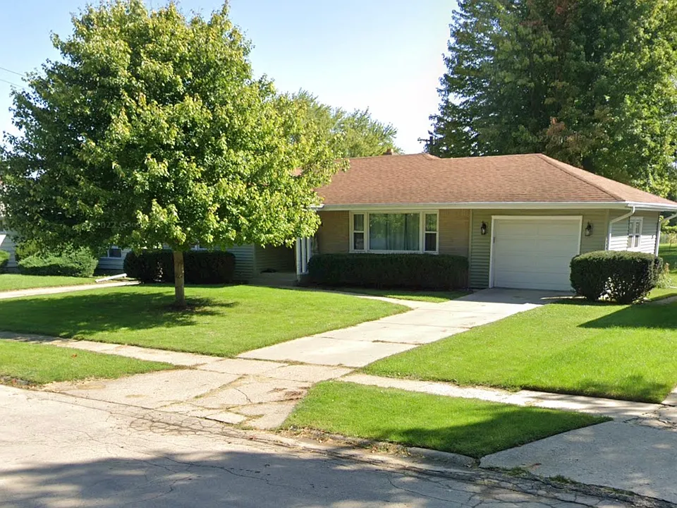 1427 S Blackhawk Ave