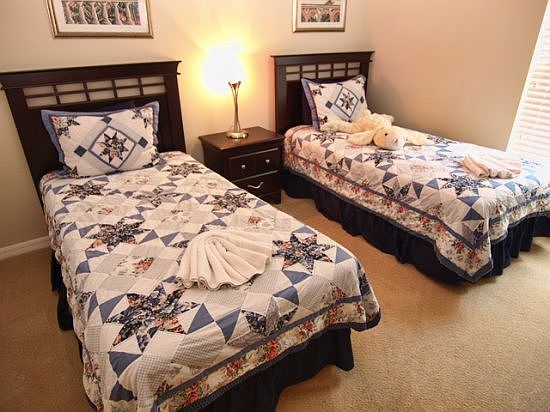 WHI4P843SD-Twin-Bedroom