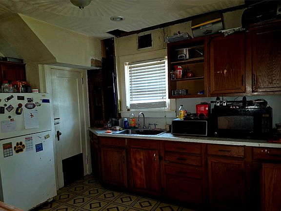 4th image of 74 Kneeland Ave