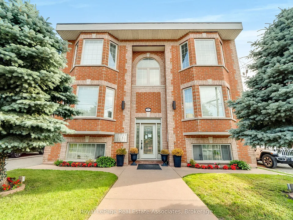 48 Mississauga Rd N #4