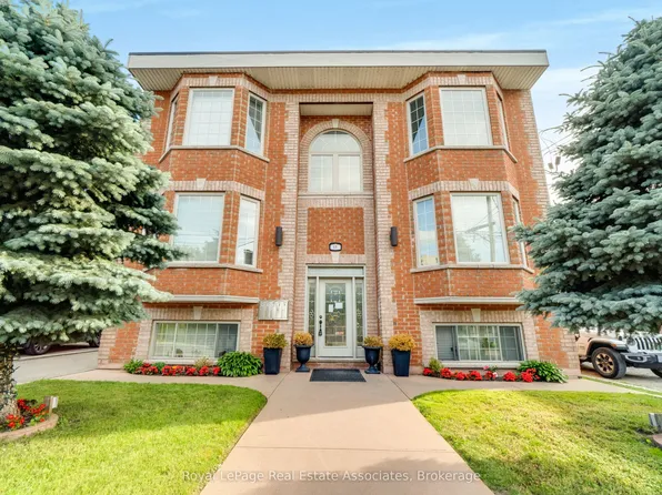 48 Mississauga Rd N Unit 4, Mississauga, ON L5H 2H8