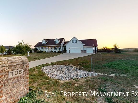 2nd image of 305 E Pine Lake Dr