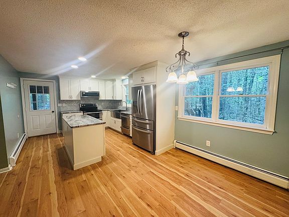 5th image of 22 Shaker Farm S Road