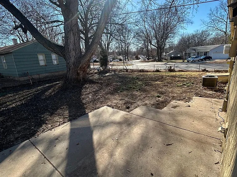 8901 E Gregory Blvd — Photo 15