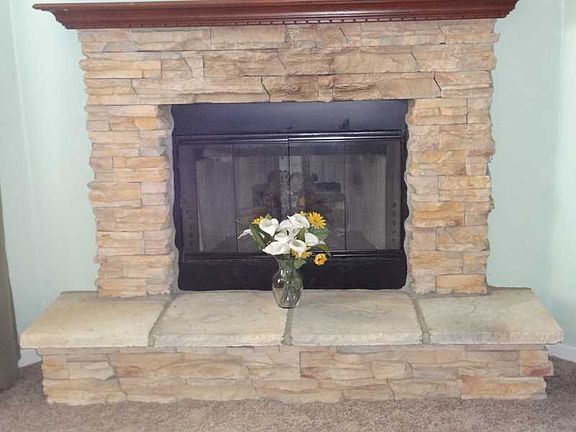 4th image of 679 Runnymede Ct