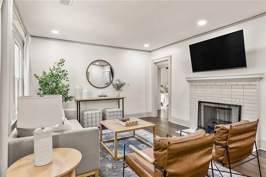3 bed, 2.0 bath, 1140 sqft, $2,800 — Photo 3