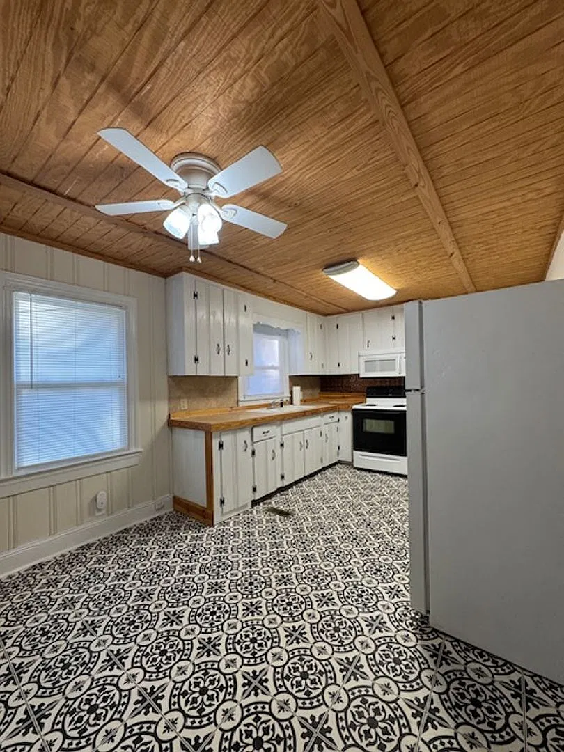 409 Linwood Ave — Photo 3