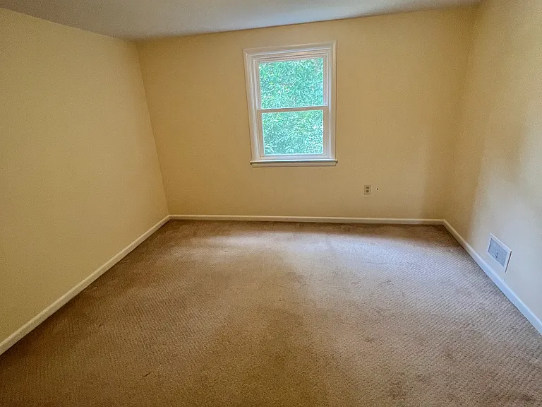 123 E Riverside St — Photo 9