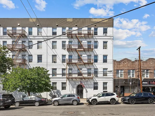 64-09 39th Ave #43, Woodside, NY 11377