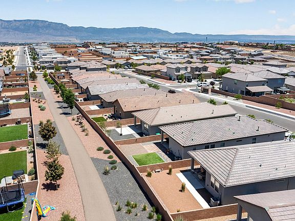 3rd image of 909 Tazanita Loop SE