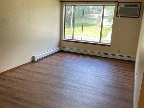 4th image of 524 14th St S #403