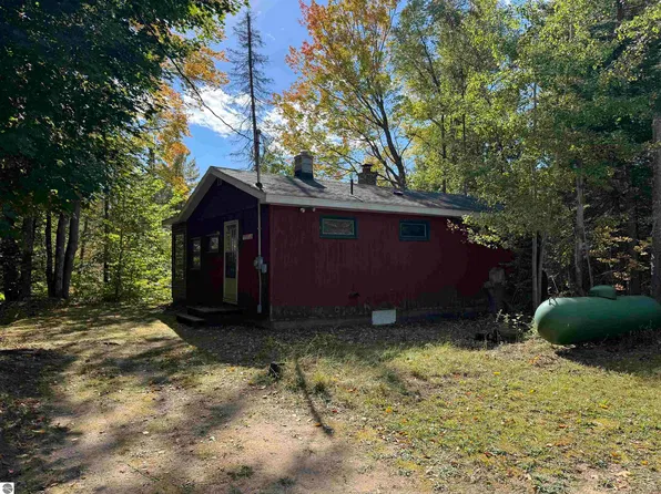 5767 Chaney Creek Dr NW, Rapid City, MI 49676