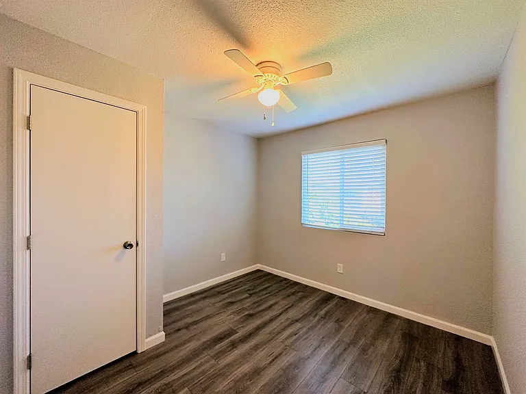 150 Gateway Court — Photo 14