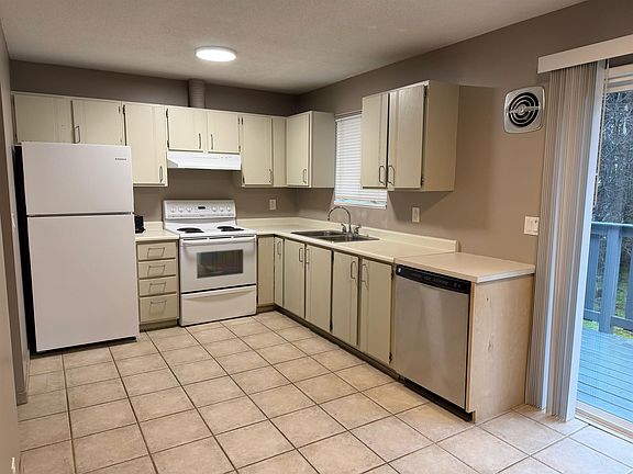 4th image of 811 Reed Rd