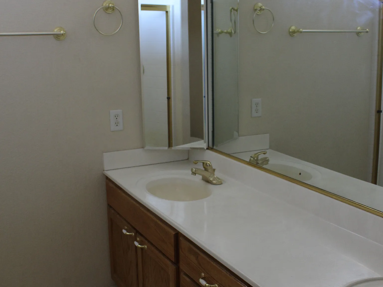 3 bed, 2142 sqft, $700 — Photo 2