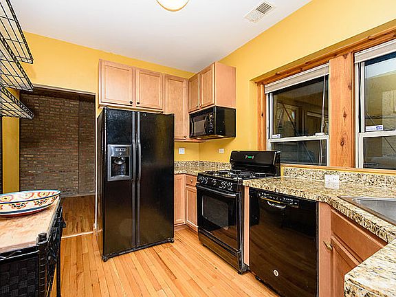 5th image of 1225 W Greenleaf Ave APT 1W