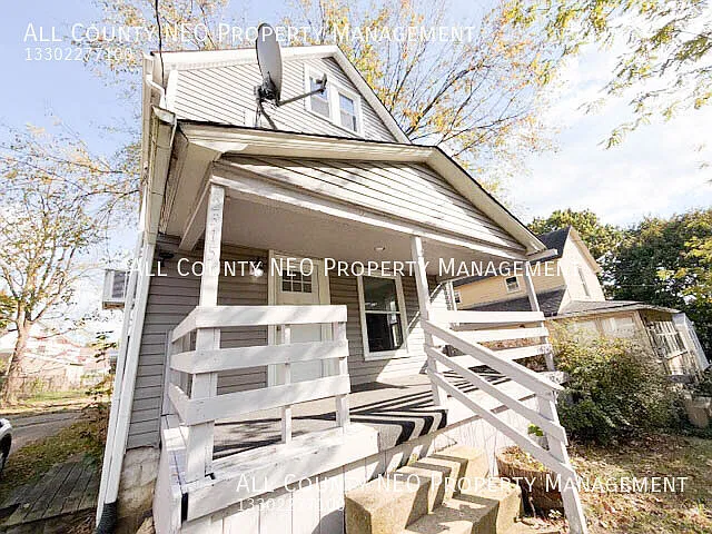 Spacious 3-Bedroom Unit with Loft, Front Porch & Extra Storage! — Photo 2