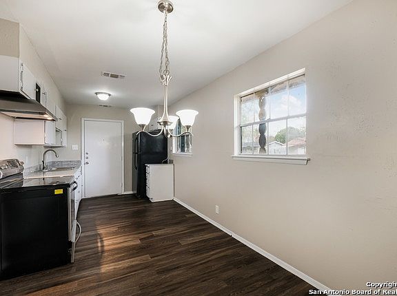 5th image of 8730 Cape Valley Dr