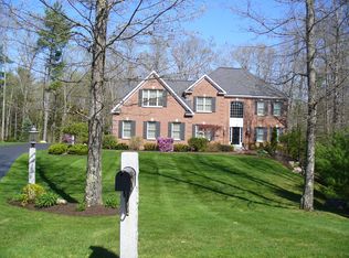 8 Dublin Ct, Bedford, NH 03110