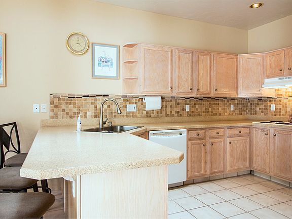 3rd image of 1349 W Blooming Desert Way