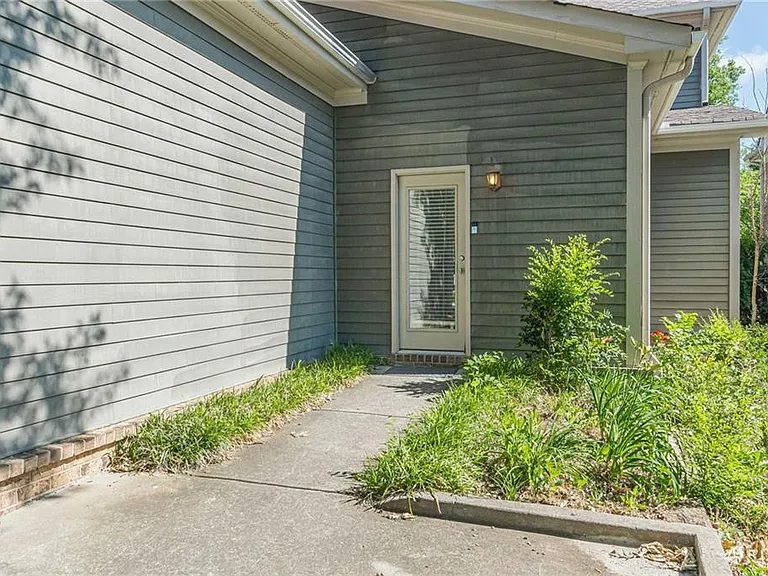 1645 Woodward Way — Photo 8