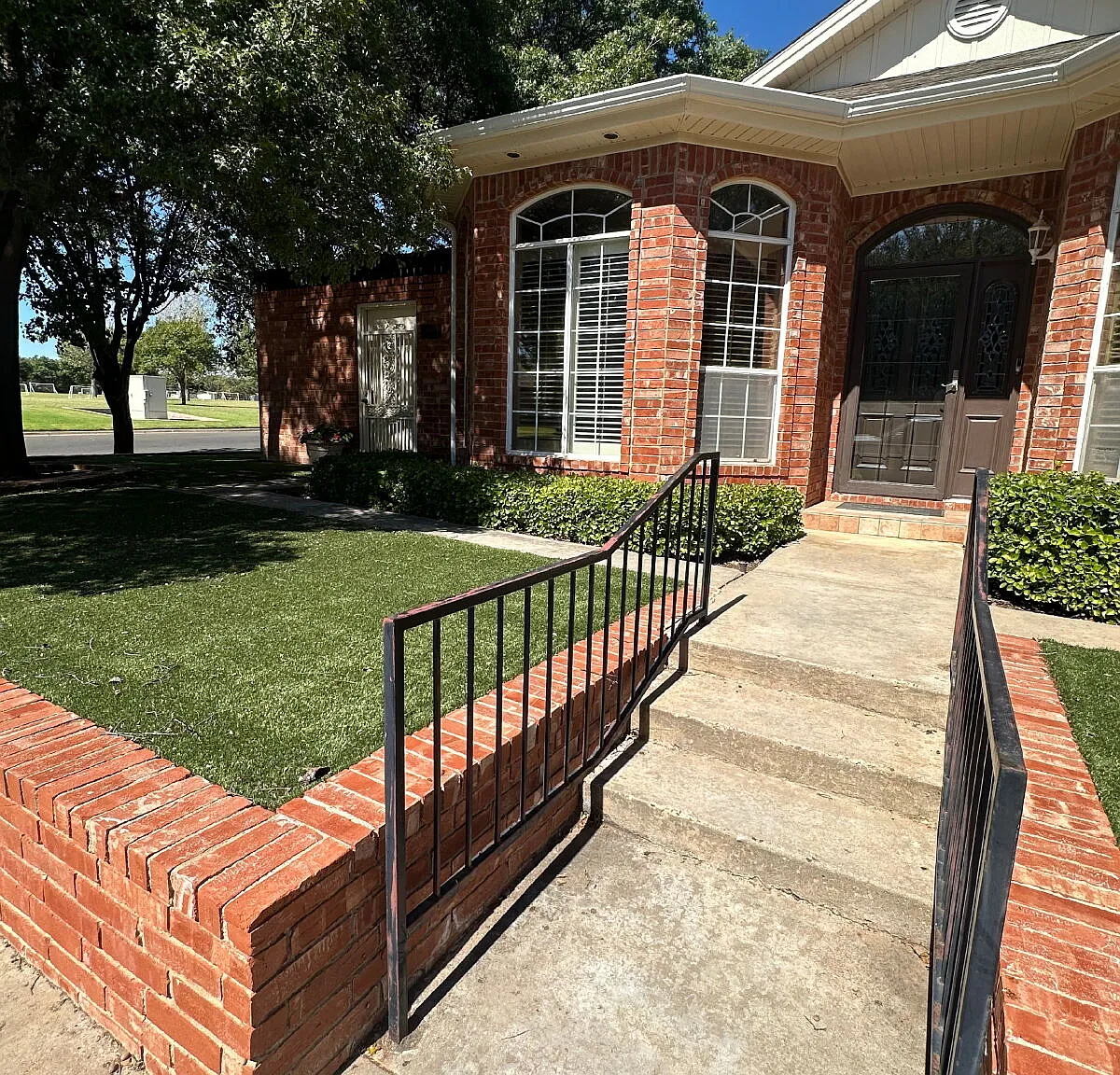 3 bed, 2.0 bath, 2274 sqft, $2,150 — Photo 1