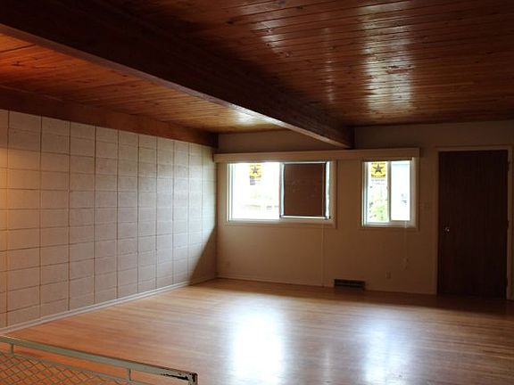 2nd image of 2430 Dahlia Ln