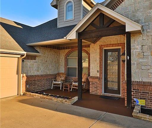 2nd image of 1605 Lady Amber Ln