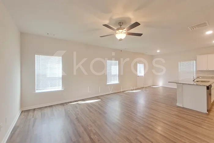 3 bed, 2.5 bath, 1800 sqft, $2,195 — Photo 2
