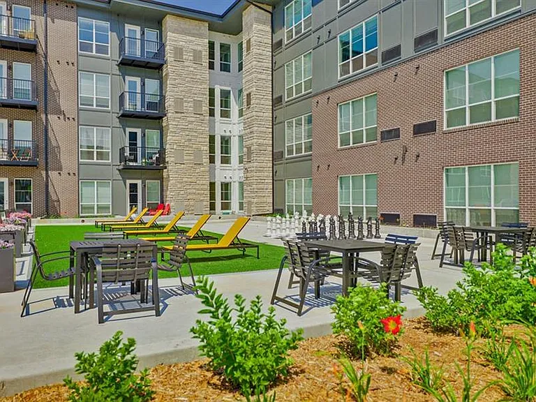 Maven Apartments — Photo 21