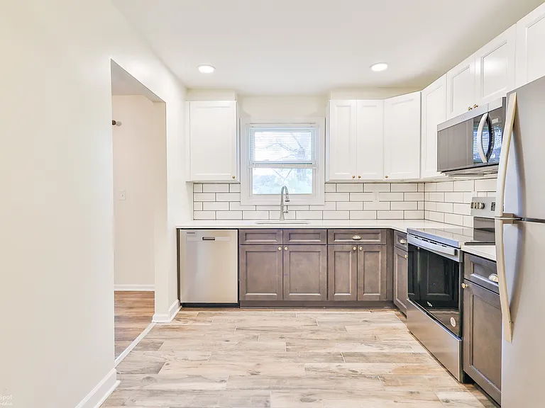 2066 Chester Rd #4 — Photo 3