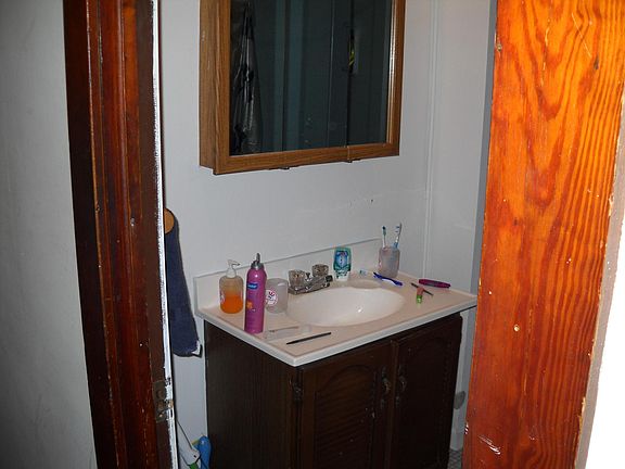 3rd image of 222 Ontario St Floor 1