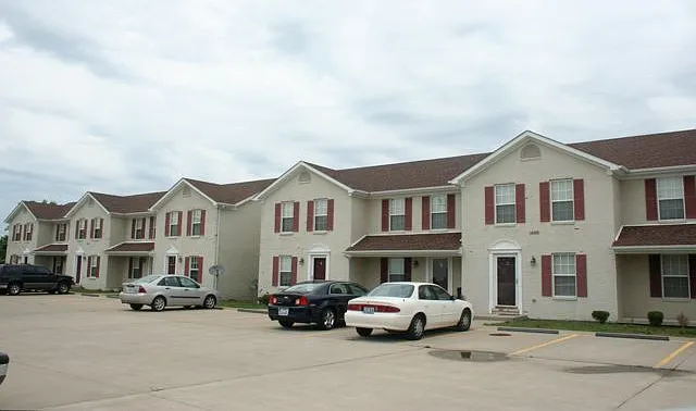 433 N Keeneland Dr — Photo 1
