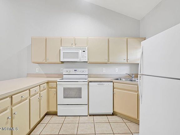 4th image of 3908 Spicetree Dr