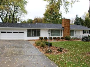 1145 Orchard Rd, Essexville, MI