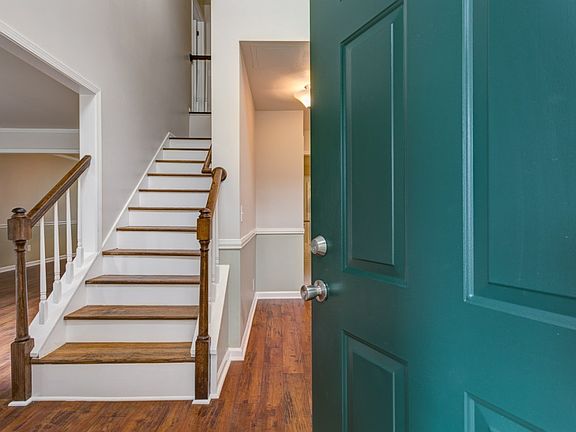 4th image of 163 Overlook Ct