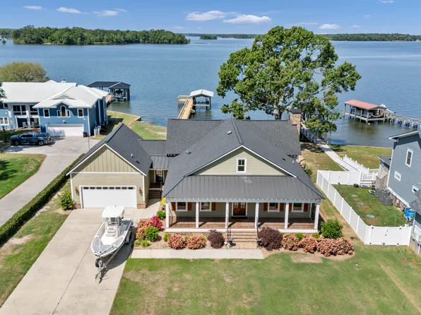 1527 Quail Trl, Manning, SC 29102