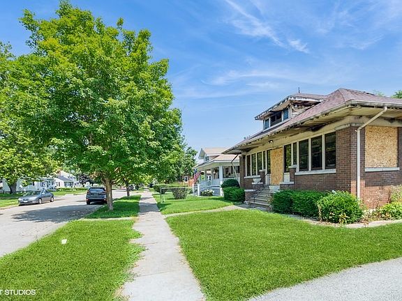 3rd image of 420 Cowles Ave
