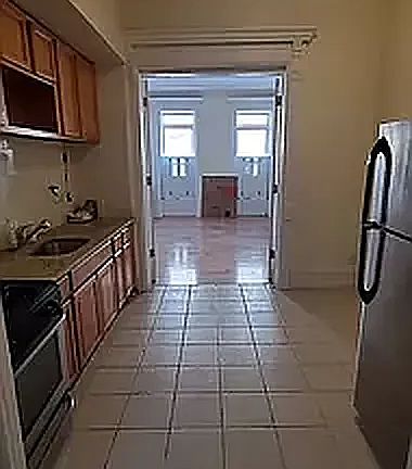 2nd image of 748 Lincoln Pl #2