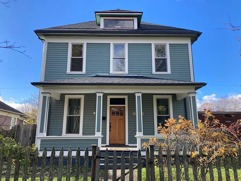 2321 Kulshan St — Photo 1