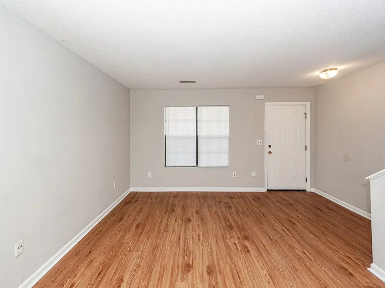 296A Fleming Rd — Photo 6