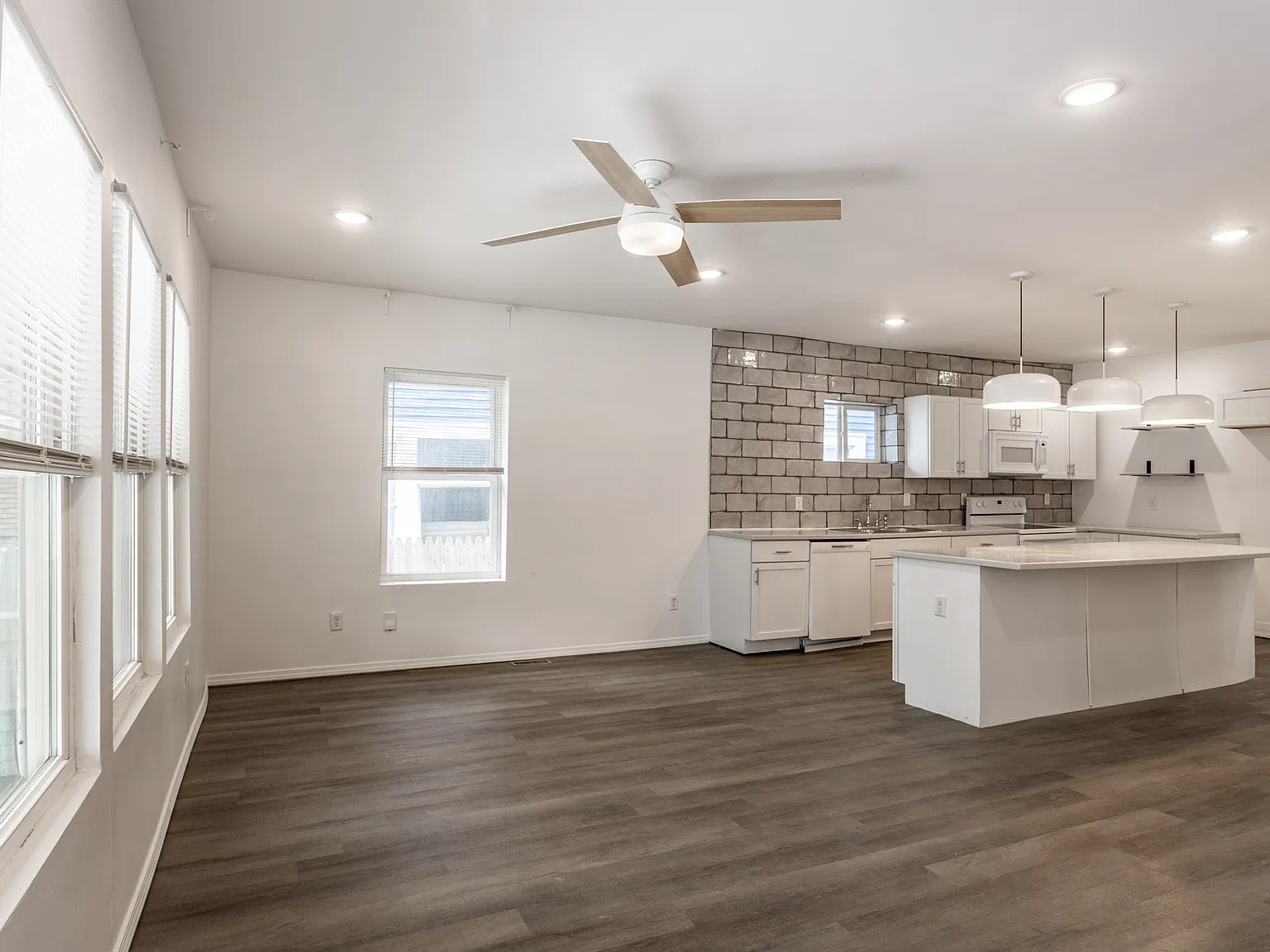 3 bed, 2820 sqft, $1,600 — Photo 4