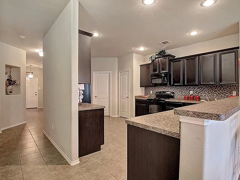 144 Meadow Crest Dr — Photo 2