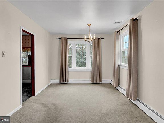 5th image of 8 Curtis Rd