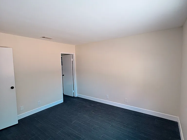5858 Allegro Ave — Photo 9