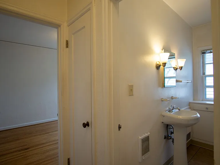 1632 NE Prescott St #5 — Photo 7