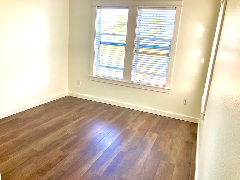 4441 NE 35th Pl — Photo 12