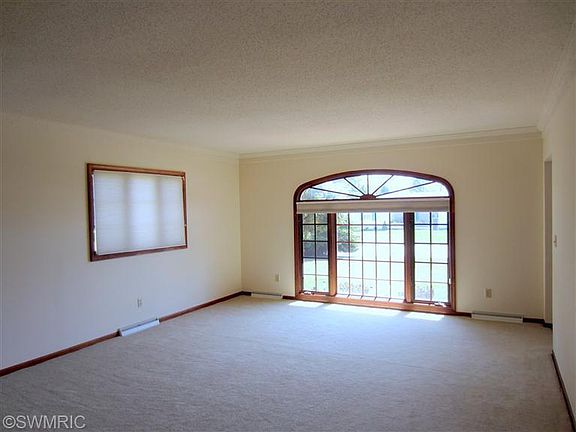 3rd image of 60 Jacaranda Dr